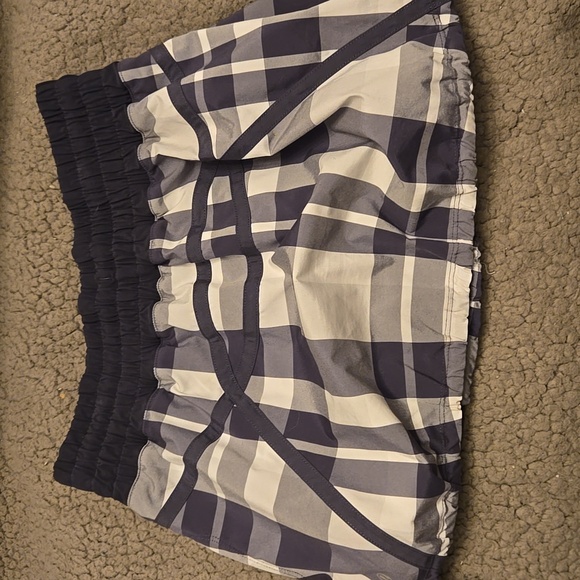 Lululemon skort - Picture 2 of 4